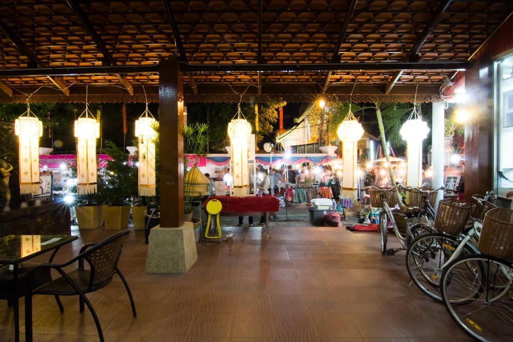 Phoothawee House Hotel เชียงใหม่ ภายนอก รูปภาพ