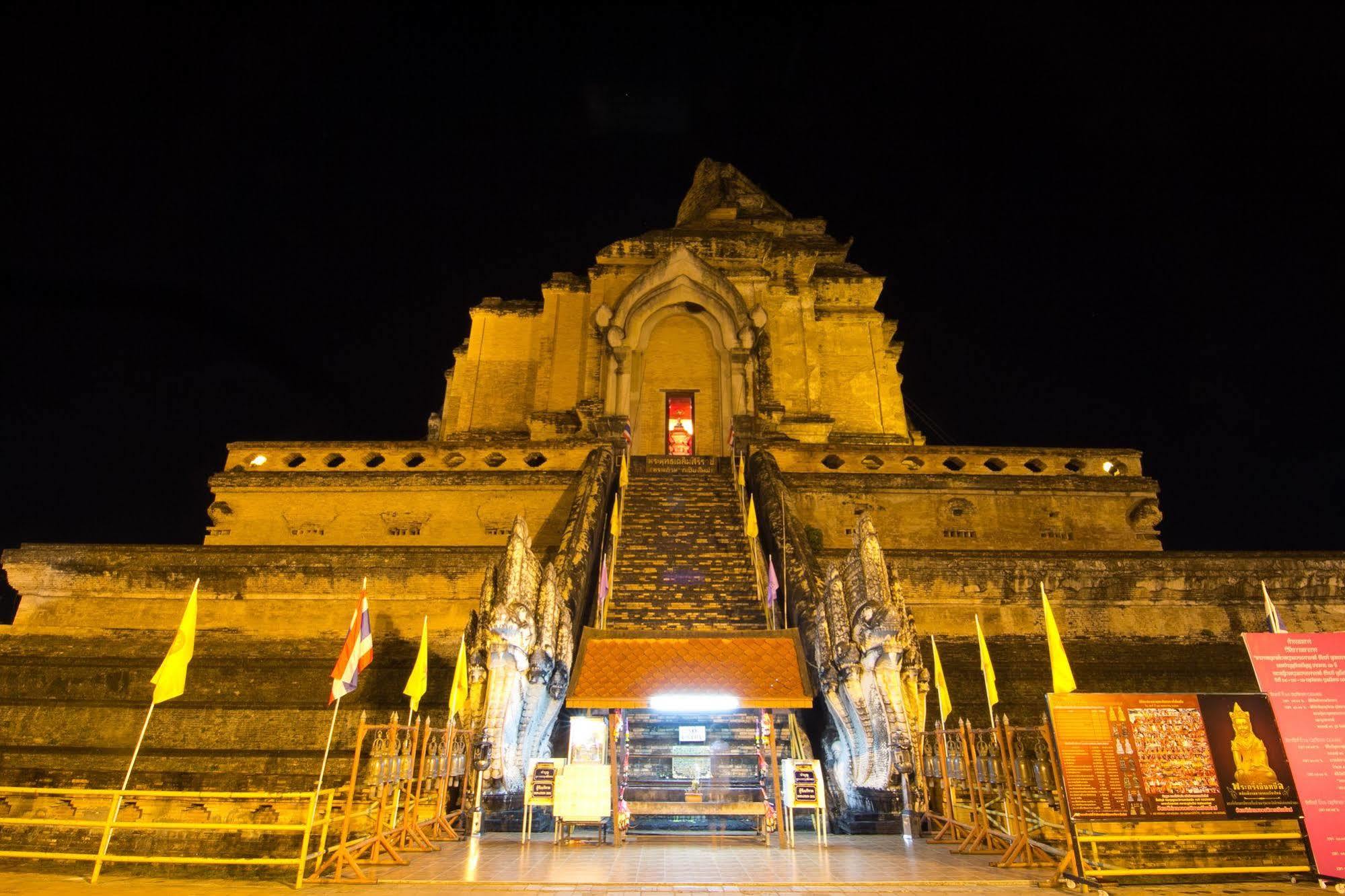 Phoothawee House Hotel เชียงใหม่ ภายนอก รูปภาพ