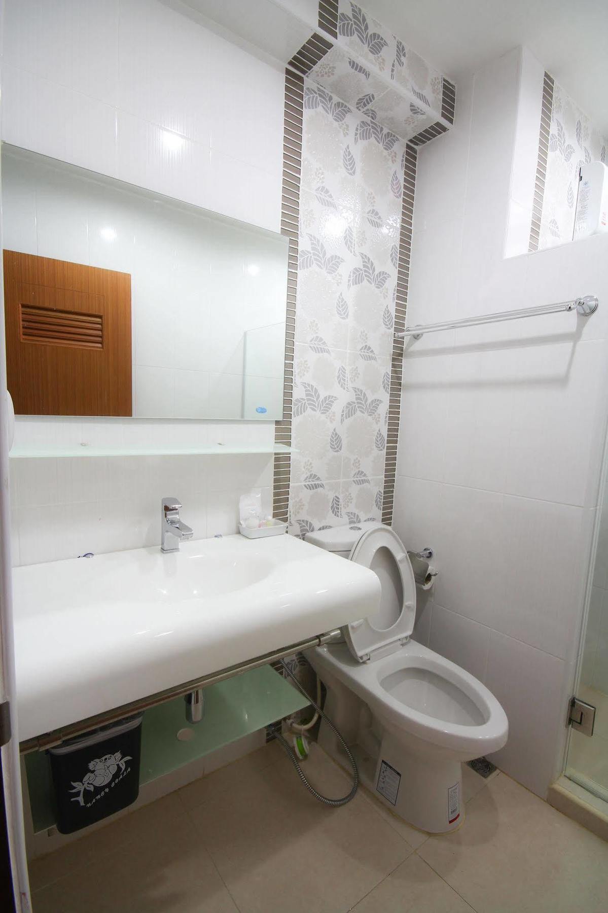 Phoothawee House Hotel เชียงใหม่ ภายนอก รูปภาพ