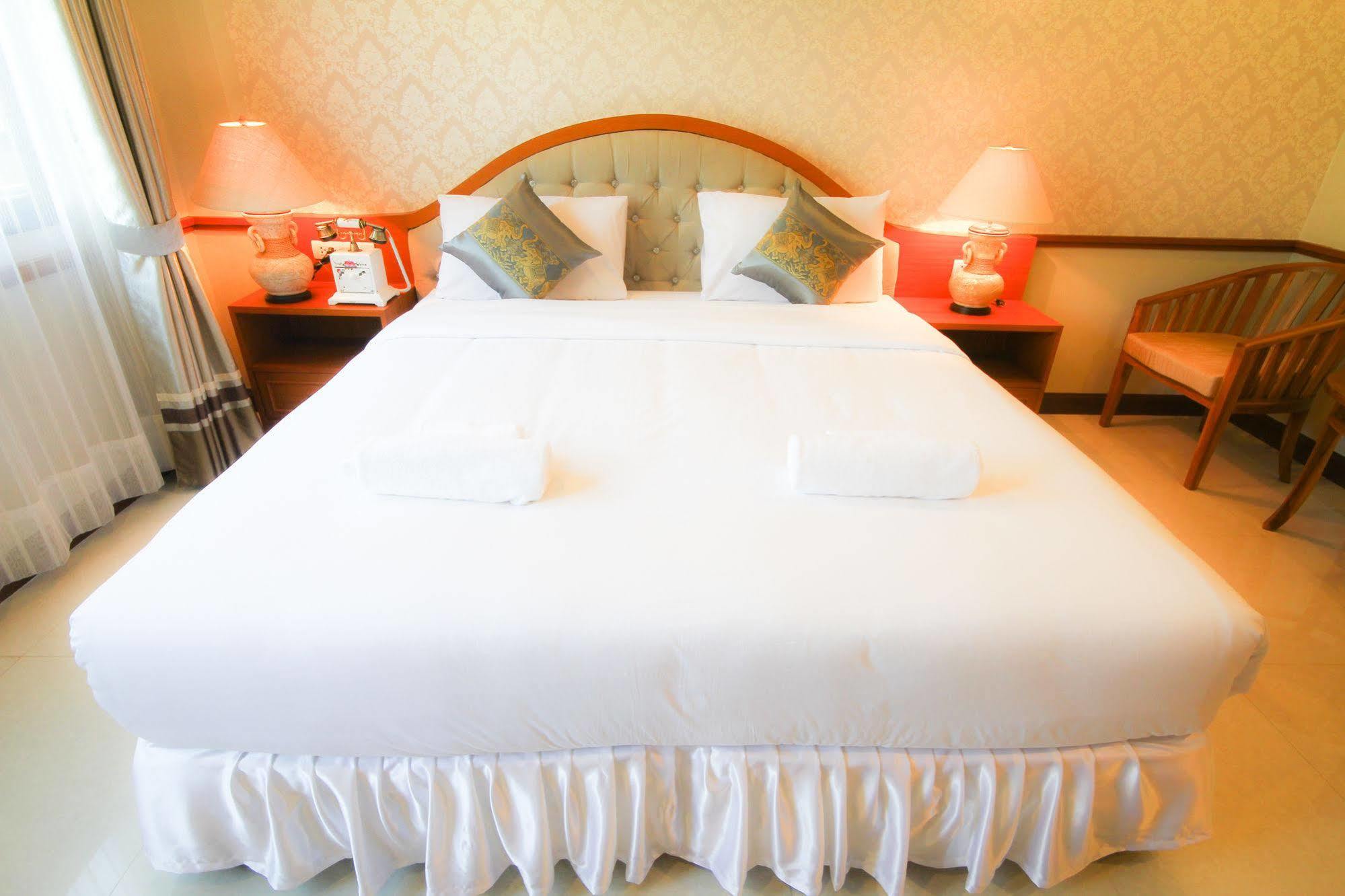 Phoothawee House Hotel เชียงใหม่ ภายนอก รูปภาพ