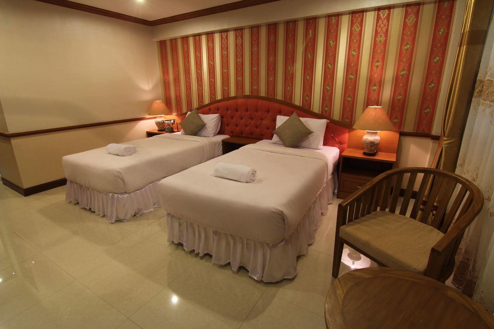 Phoothawee House Hotel เชียงใหม่ ภายนอก รูปภาพ
