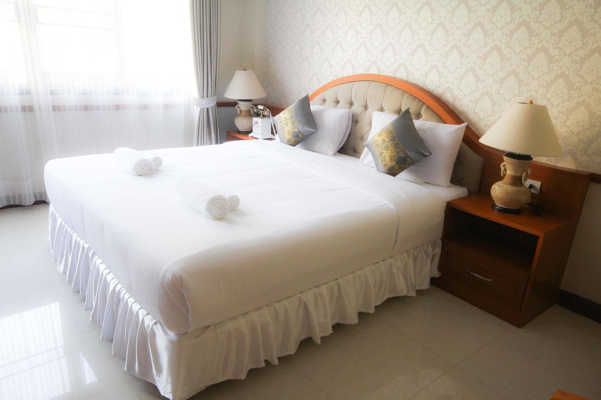 Phoothawee House Hotel เชียงใหม่ ภายนอก รูปภาพ