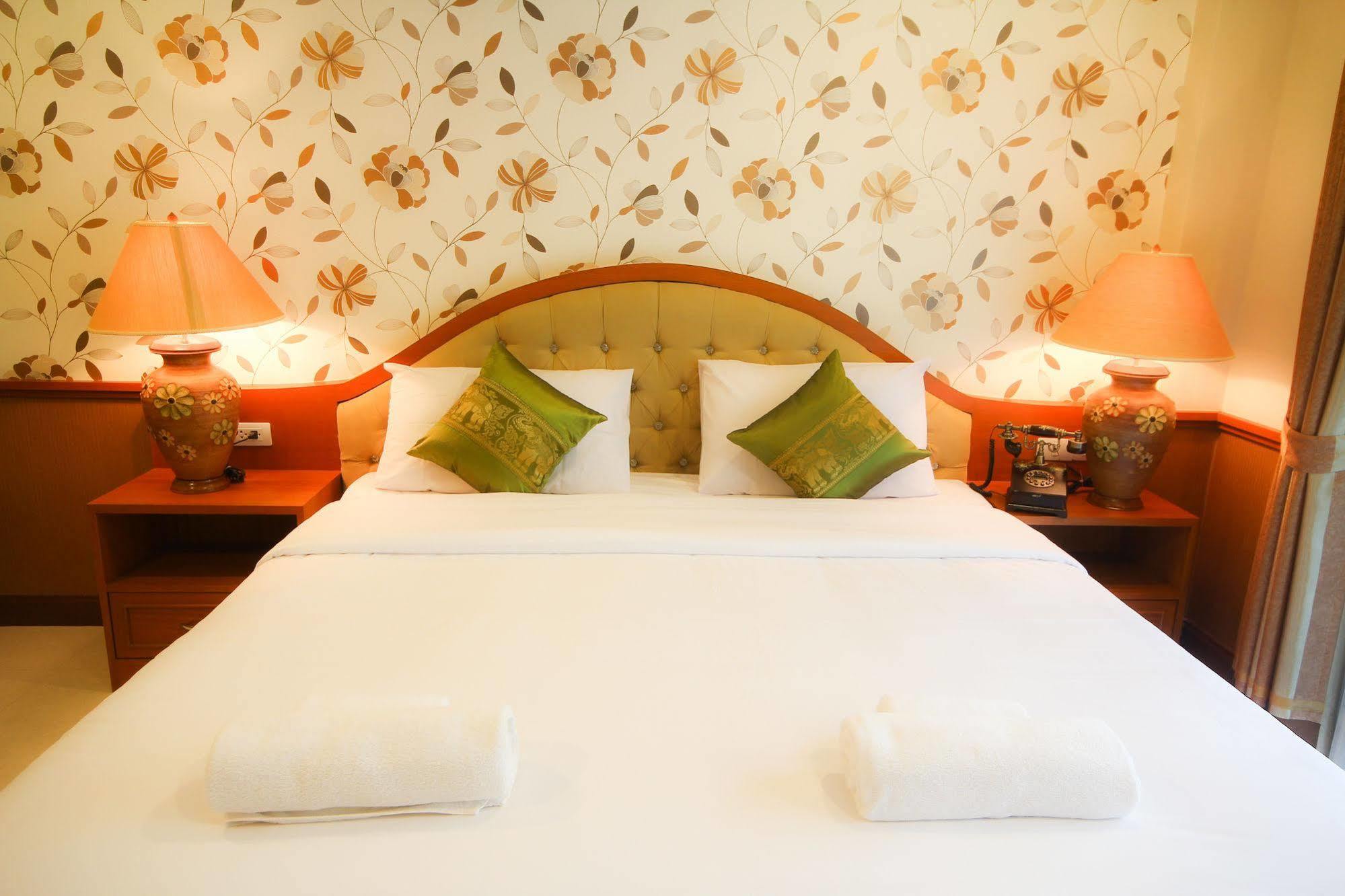 Phoothawee House Hotel เชียงใหม่ ภายนอก รูปภาพ